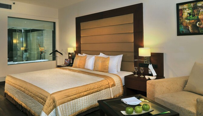 Country Inn & Suites by Radisson, Gurgaon Sector 12 - Suite Bedroom
