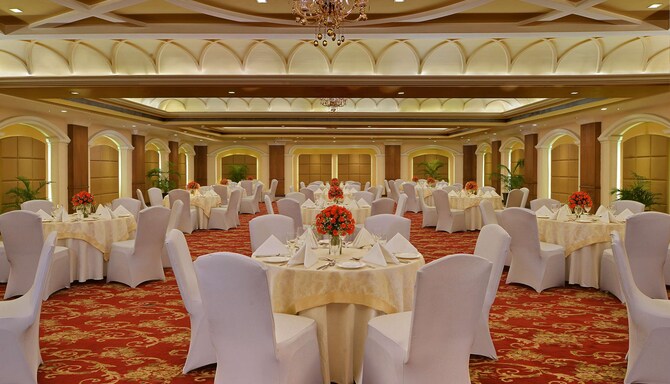 Country Inn andamp; Suites by Radisson, Jalandhar - Round Table