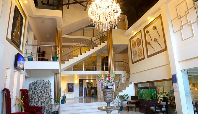 Country Inn & Suites by Radisson, Mussoorie - Lobby