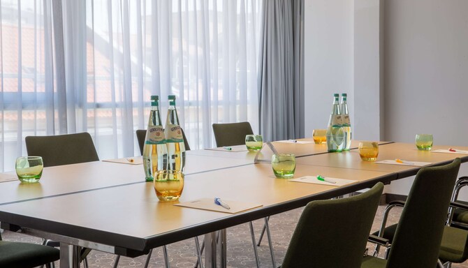 Park Inn By Radisson Nuernberg - Boardroom Table Amenities
