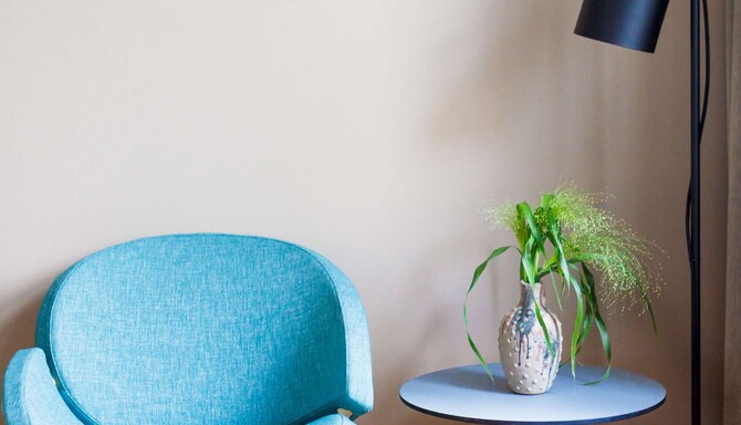 Park Inn By Radisson Uppsala – Blå stol i rum
