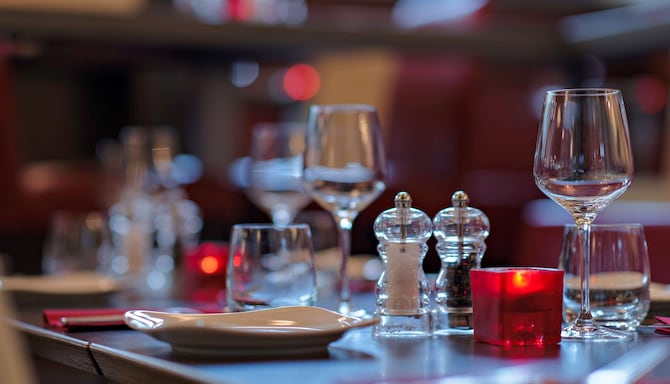 Park Inn Prague — стол в ресторане крупным планом