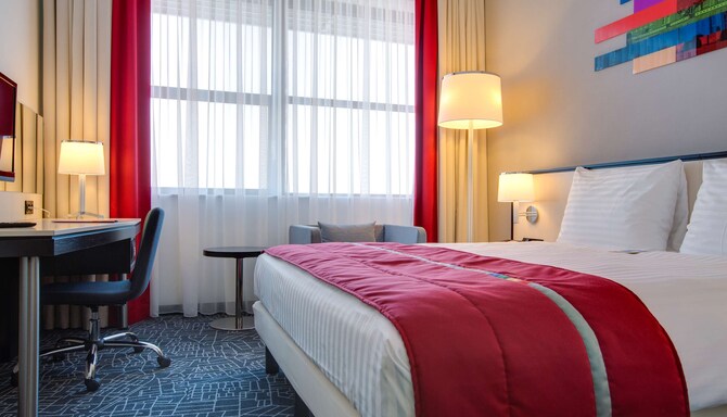 Park Inn by Radisson Amsterdam Airport Schiphol - Standard room king-size bed