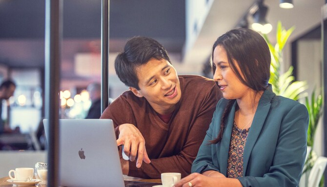 Marca Park Inn - Imagen de pareja en espacio social