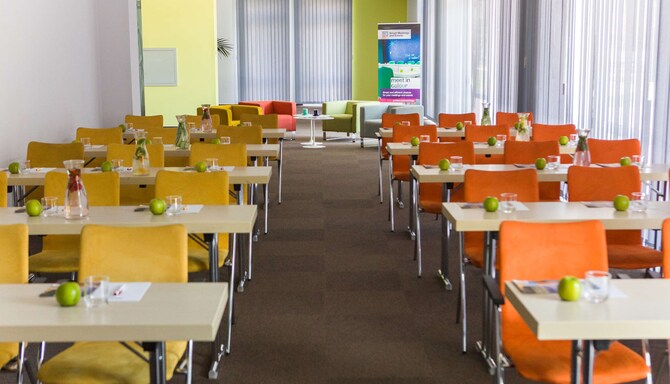 Park Inn by Radisson Budapest – Konferenzraum – Parlamentarische Bestuhlung