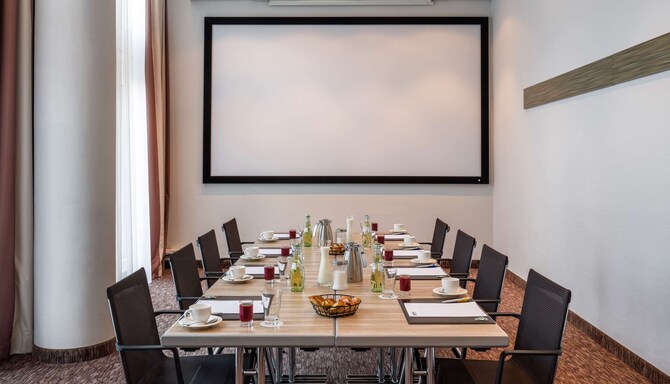 Park Inn by Radisson Cologne City West – Boardroom-Bestuhlung