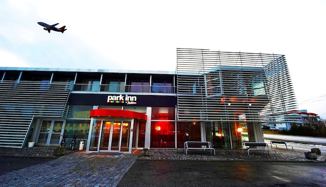 Park Inn by Radisson Haugesund Airport - Hotel Exterior