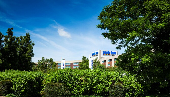 Park Inn by Radisson Hotel & Conference Centre London Heathrow - Hotel Exterior