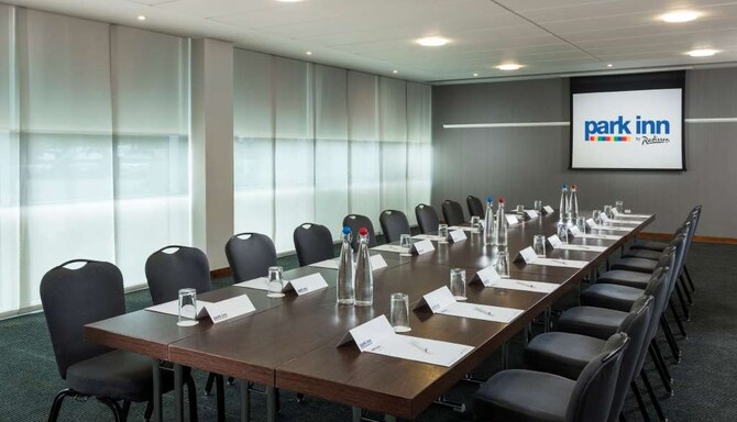 Park Inn by Radisson Hotel and Conference Centre London Heathrow – Konferenzraum