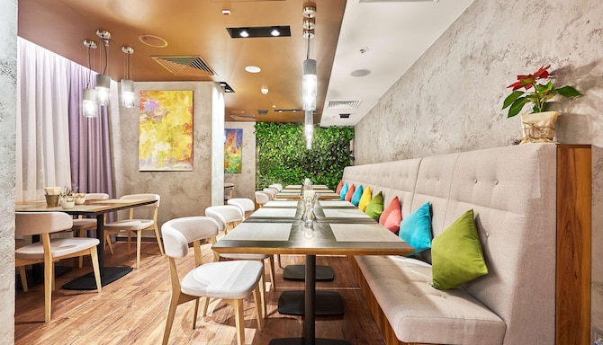 Park Inn by Radisson Kyiv Troyitska - Breakfast in the restaurant on the 3rd floor
