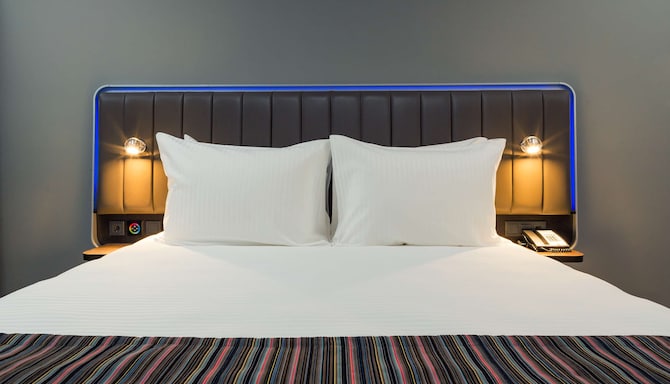 Park Inn by Radisson Kyiv Troyitska - Guest Room Bed