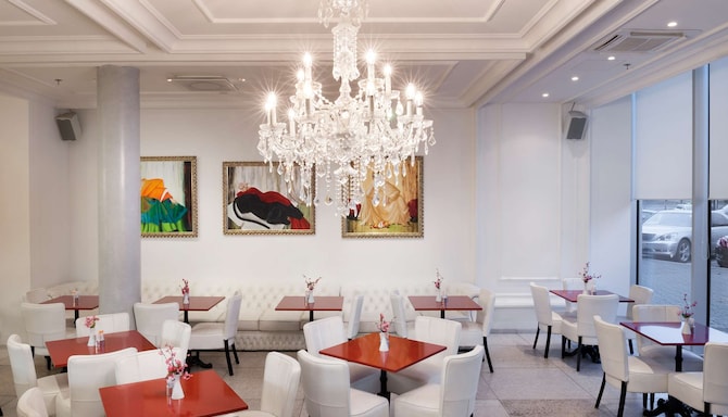Park Inn by Radisson Meriton Conference & Spa Hotel Tallinn (Estonia) - Cafe Mademoiselle, pastry