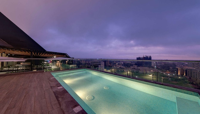 Park Inn by Radisson, Nairobi Westlands - Outdoor pool