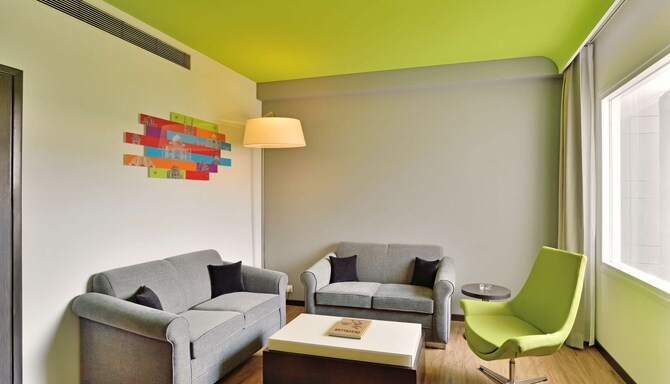 Park Inn by Radisson New Delhi Lajpat Nagar - Executive Suite Living Room