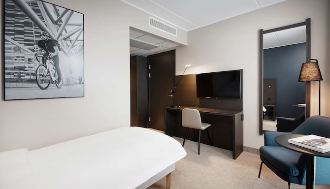 Park Inn By Radisson Oslo Airport Hotel West Shuttle Bus www.radissonhotels.com