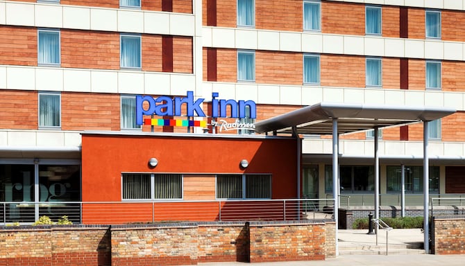 Park Inn By Radisson Peterborough - Hotel Exterior