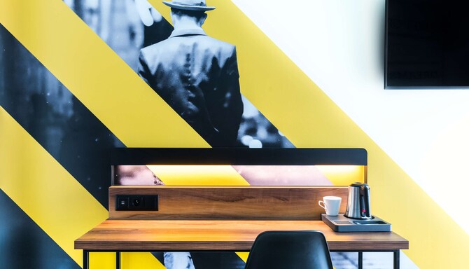 Park Inn by Radisson Poznan - Standard Room Desk