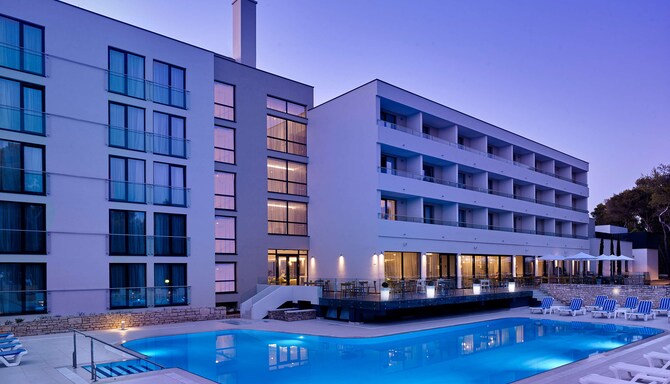 Park Plaza Arena Pula - Exterior pool side