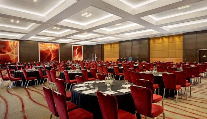 Park Plaza London Riverbank - Ballroom with cabaret setup