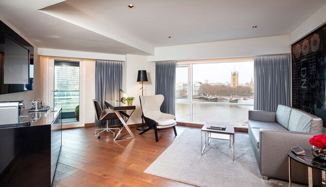 Park Plaza London Riverbank - One Bedroom Suite River View, Balcony and Kitchenette