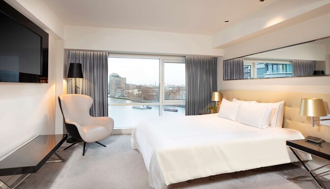 Park Plaza London Riverbank - One Bedroom Suite River View, Balcony and Kitchenette