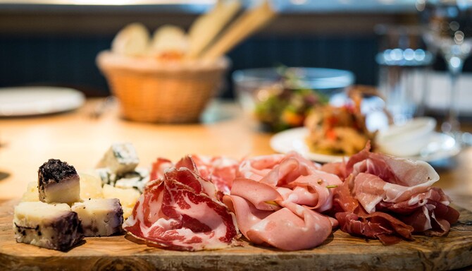 Park Plaza Victoria London - TOZI Restaurant & Bar