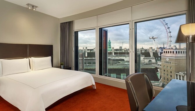 Park Plaza Westminster Bridge London - One Bedroom Suite London Eye view