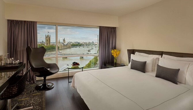 Plaza on the River, London - Deluxe Room