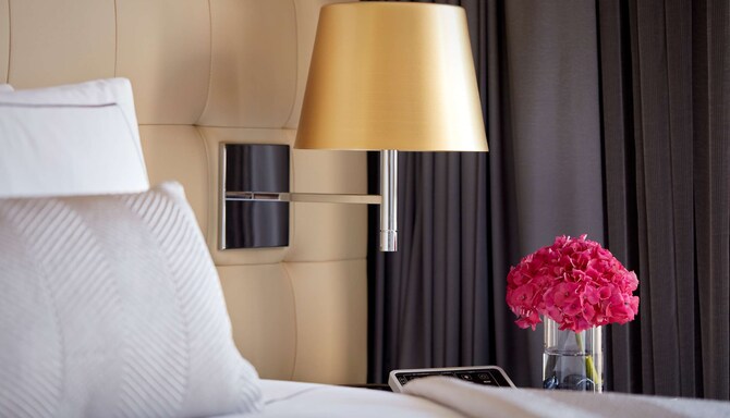 Plaza on the River, London - Superior Bedroom