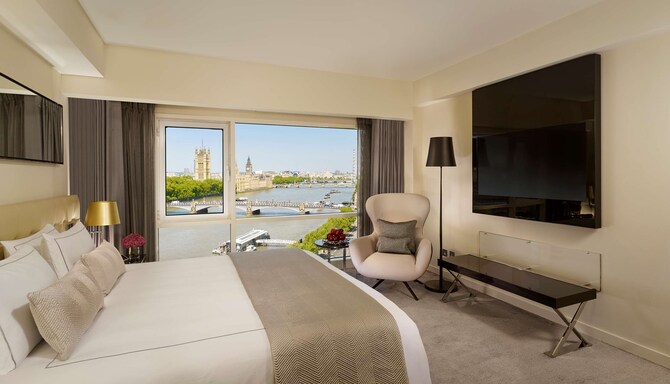 Plaza on the River, London - Superior Bedroom