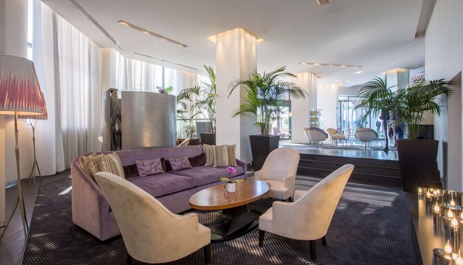 Radisson Blu 1835 Hotel amp; Thalasso, Cannes - Aire d’attente du hall d’entrée