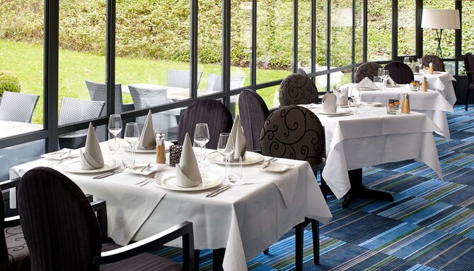 Radisson Blu Balmoral Hotel – Veranda