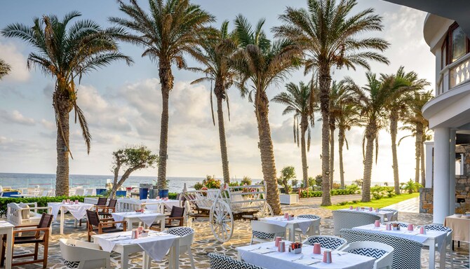 Radisson Blu Beach Resort, Milatos Crete - BBQ restaurantby the sea