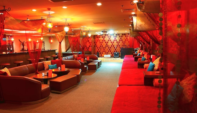Radisson Blu Dhaka Water Garden - Blaze Entertainment Lounge and Bar