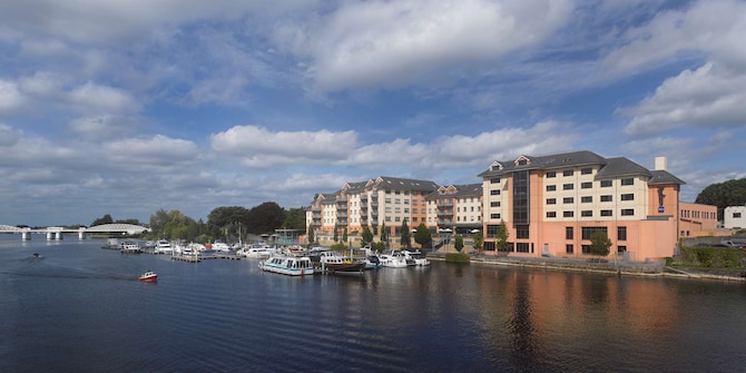 Radisson Blu Hotel, Athlone - Exterior Hotel View from River