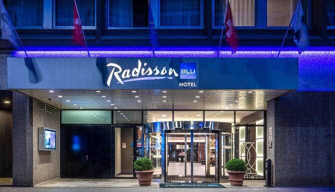Radisson Blu Hotel, Basel - Hotel entrance