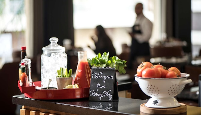 Radisson Blu Hotel, Beirut Verdun - Restaurant Cook House Bloody Mary