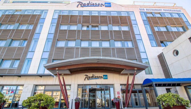 Radisson Blu Hotel, Biarritz - Entrada exterior del hotel
