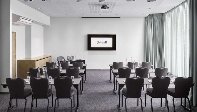 Radisson Blu Hotel, Birmingham - Meeting room Water and Light Suite