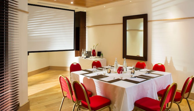Radisson Blu Hotel Champs Elysees, Paris - Meeting Room