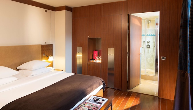Radisson Blu Hotel Champs Elysees, Paris - Standard Room