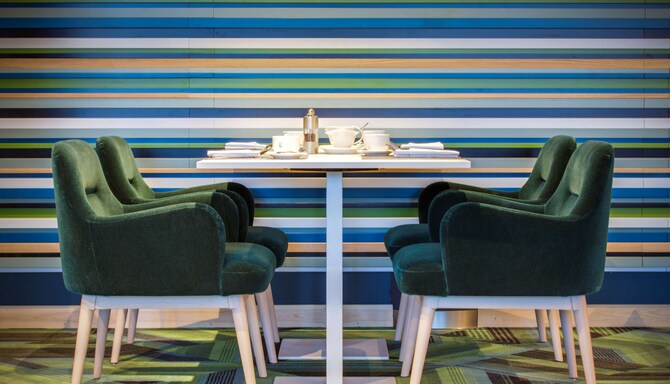 Radisson Blu Hotel & Conference Center, Oslo Alna - Breakfast Restaurant Table