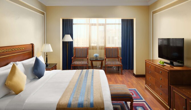Radisson Blu Hotel, Dhahran - suite Bedroom
