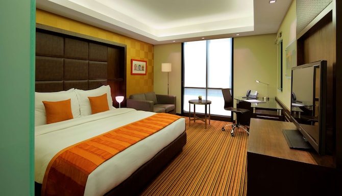 Radisson Blu Hotel, Dubai Media City - Business Class Room Double Bed