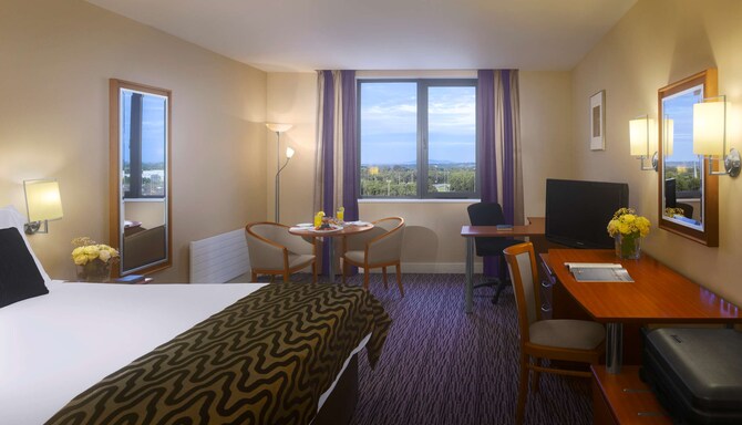 Radisson Blu Hotel, Dublin Airport - Family Room: 2 Connected Room