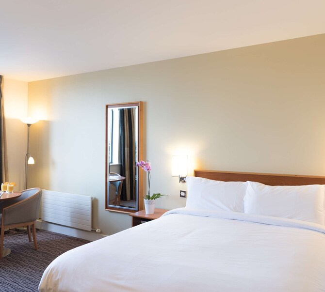 Hotel Rooms & Suites - Radisson Blu, Dublin Airport