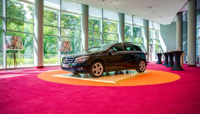 Radisson Blu Hotel, Frankfurt - Showroom with Car