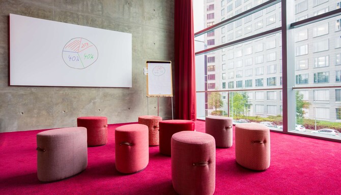 Radisson Blu Hotel, Frankfurt - Brain Box Chairs