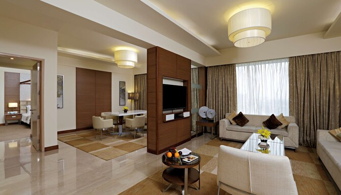 Radisson Blu Hotel Greater Noida - DeluxeSuite