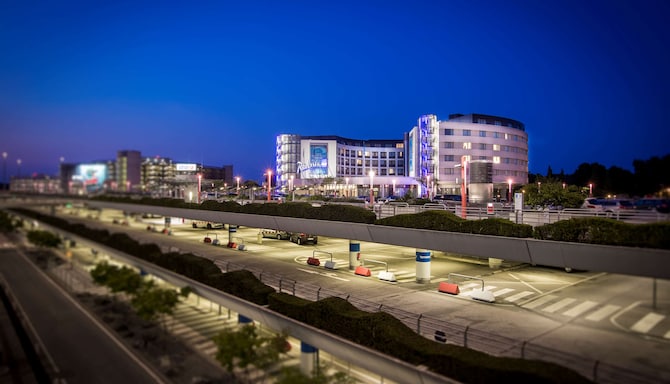 Radisson Blu Hotel, Hamburg Airport – Außenansicht des Hotels